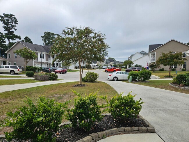 Building Photo - Beautiful unfurnished 3 bed 2.5 bath home ...