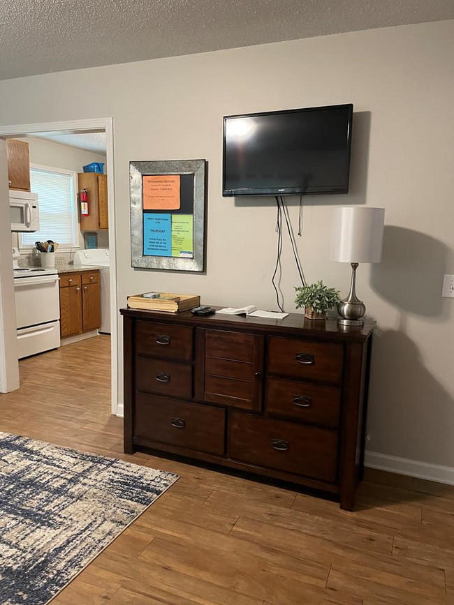 Foto del edificio - 720 Meadow Cir