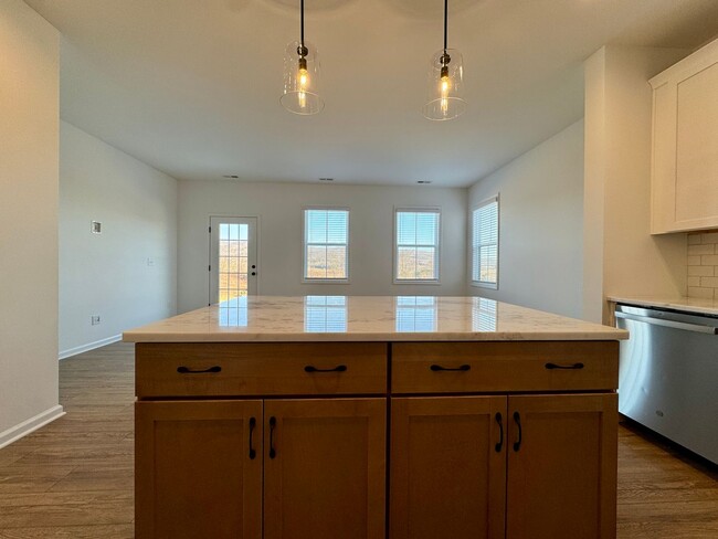 Foto del edificio - Newly Built End-Unit Townhome in Blacksburg