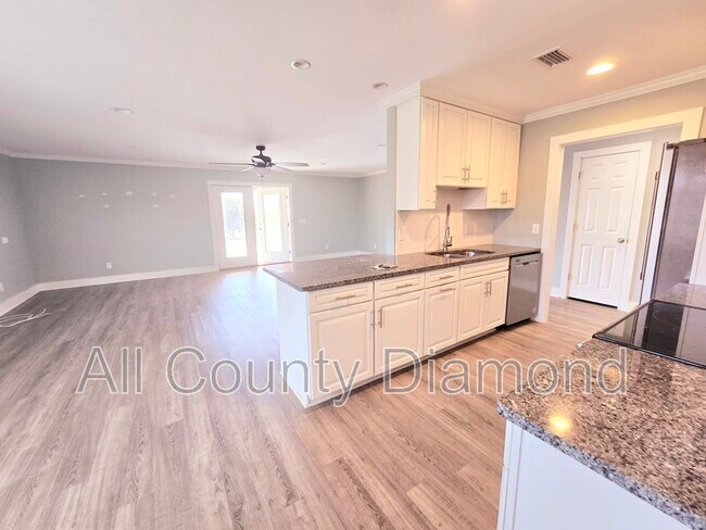 Building Photo - 807 S Longwood Cir