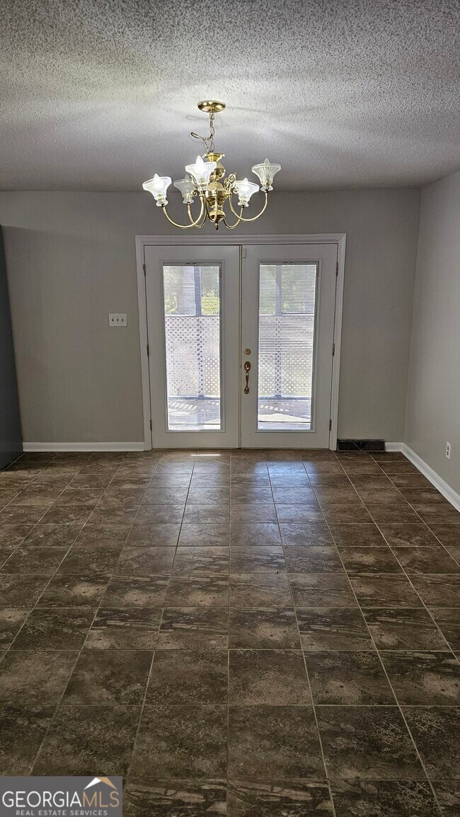 Foto del edificio - 213 Sunnydale Dr