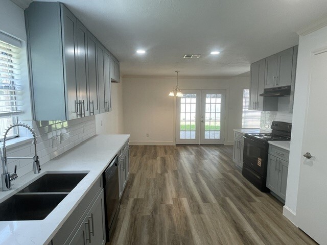 Building Photo - 3807 Lamp Lighter Cir