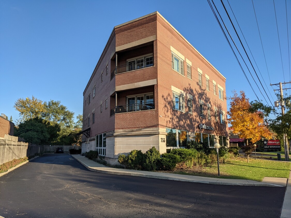 755 Milwaukee Ave Unit 3C, Glenview, IL 60025 Condo for Rent in