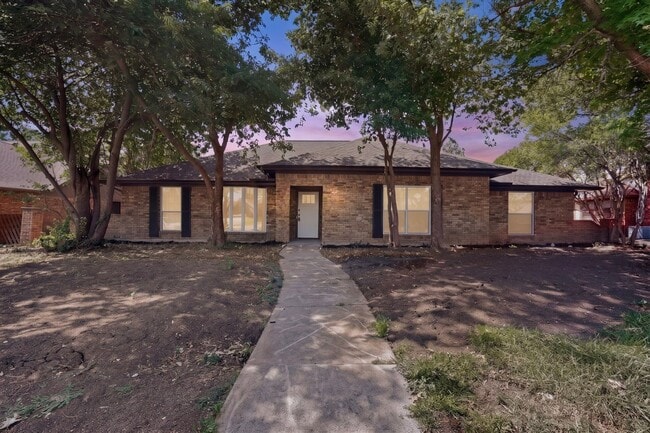 Building Photo - 2308 Chamberlain Dr