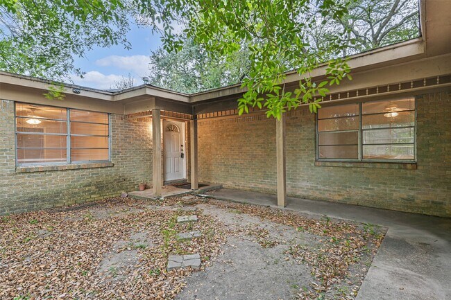 Foto del edificio - 6425 N Ridgecrest Dr