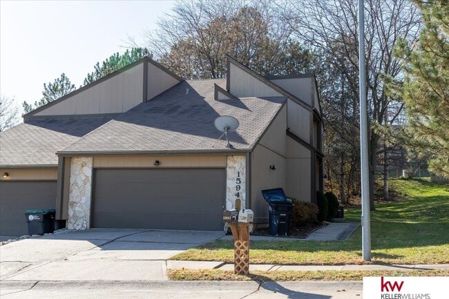 Building Photo - 15945 Gold Cir