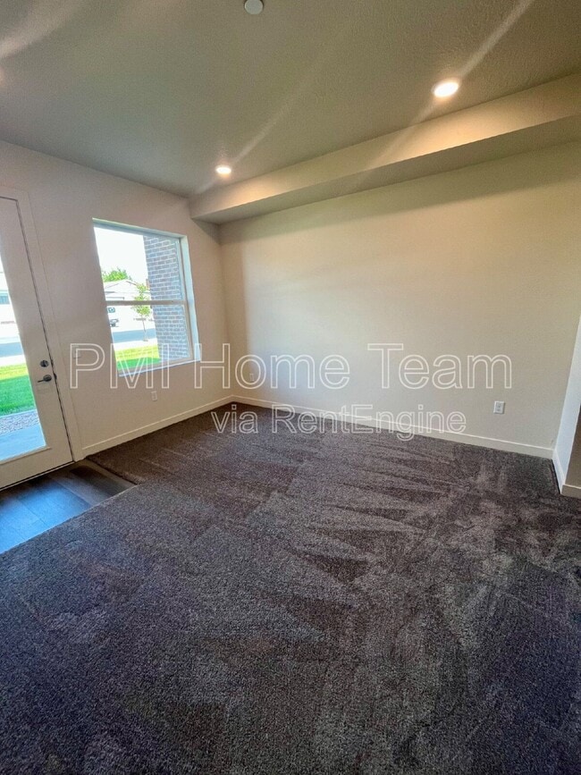 Building Photo - 158 E 900 S