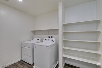 Building Photo - 2646 Snapdragon Fls Ave
