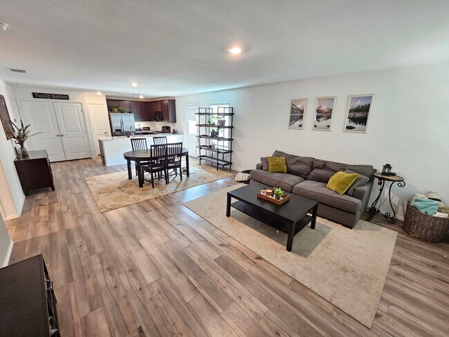 Building Photo - 7308 Jackrabbit Ave
