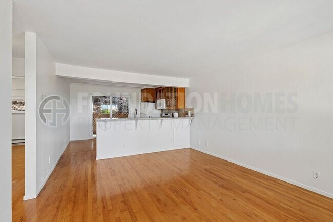 Foto del edificio - 237 Picnic Ave