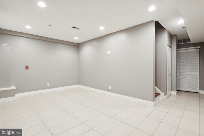 Building Photo - 906 N 16th St