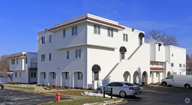 Building Photo - Grove at Main Apartments