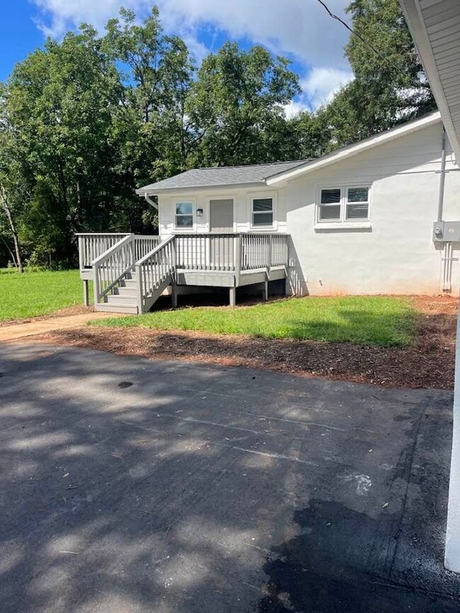 Building Photo - Spacious 4BR Renovated Home for Rent in Pi...