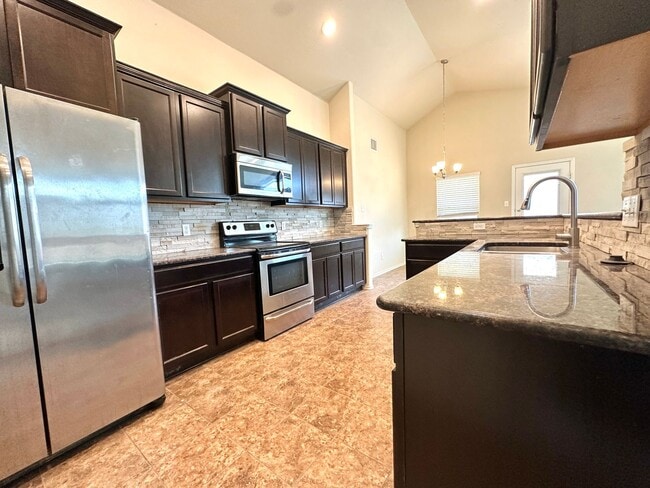 Building Photo - 3 Bed 2 Bath with an Office Space