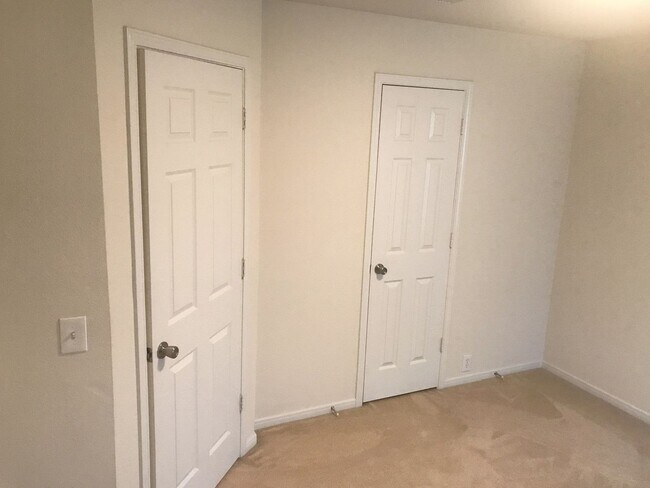 Foto del edificio - 17406 Hoover Gardens Dr