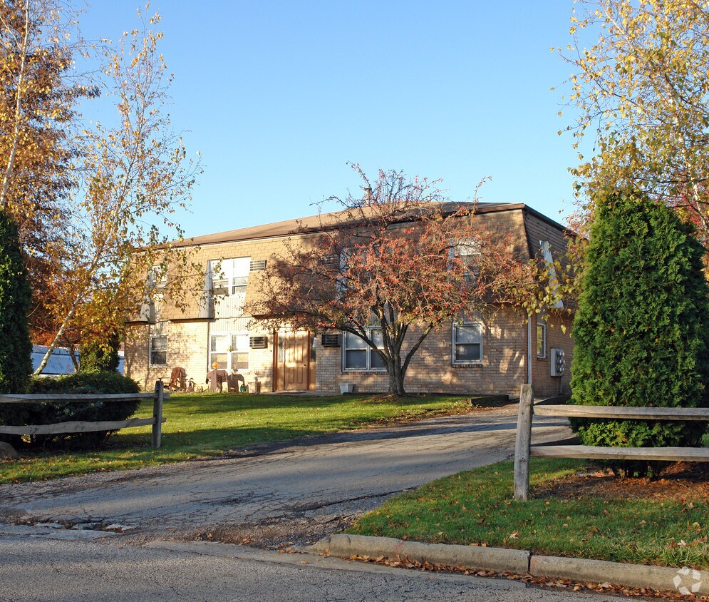 126 Lemans Dr, Youngstown, OH 44512 Apartments in Youngstown, OH