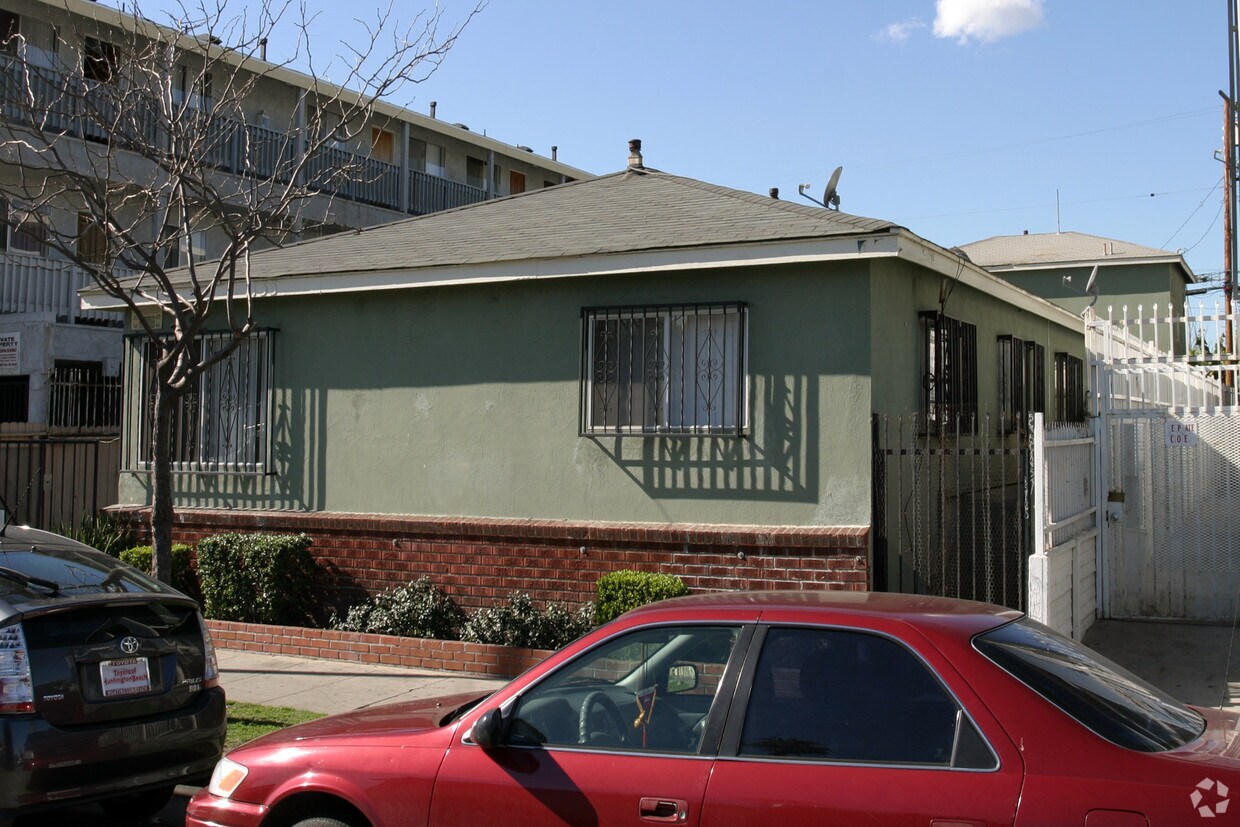 Foto del edificio - 1133 Raymond Ave