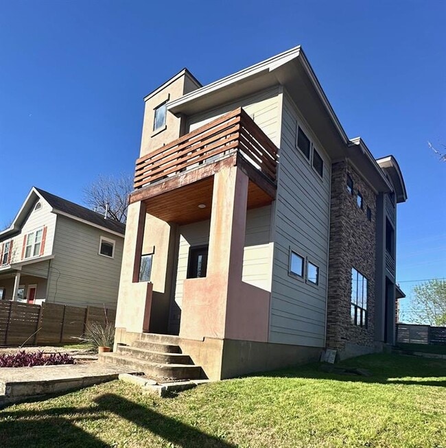 Building Photo - 1814 Maple Ave