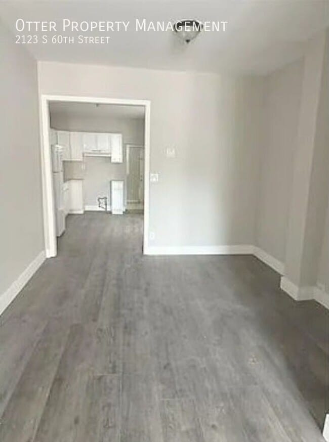 Building Photo - 2123 S 60th St