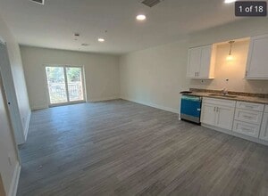 Building Photo - 10 Franklin Ave