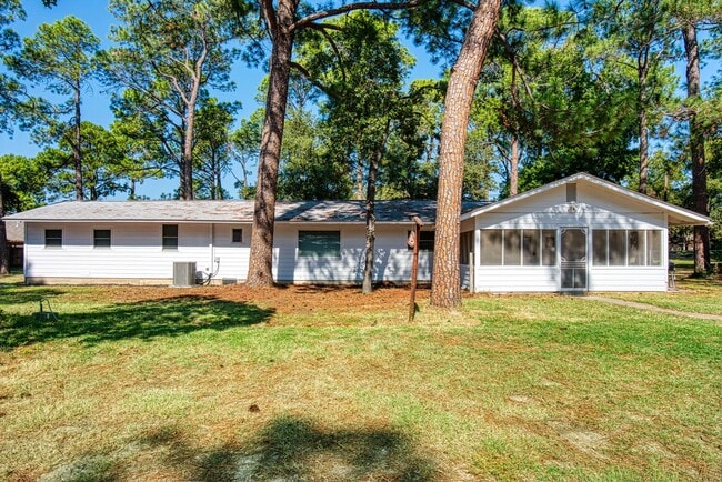 Photo - 201 White Dr House