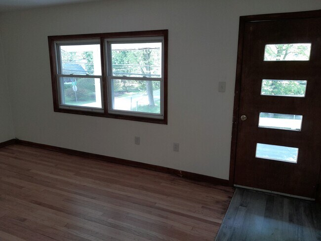 Building Photo - 534 Engleman Ave