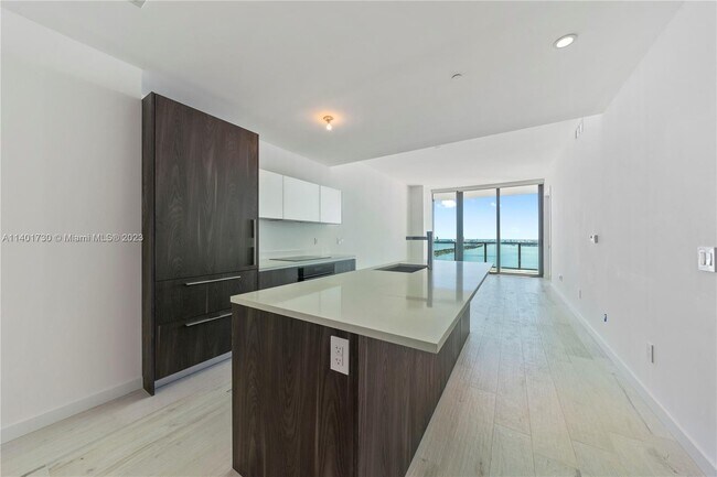 Foto del edificio - 480 NE 31st St