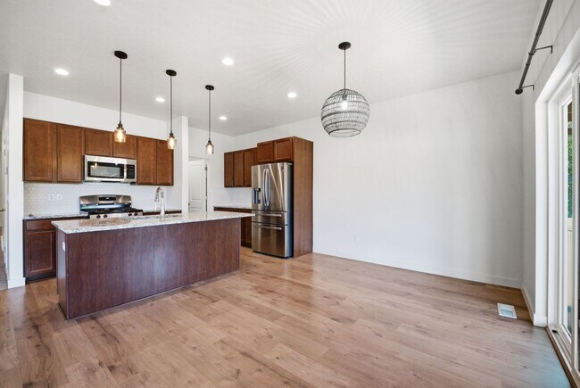 Building Photo - Modern 2022 Kaysville Rambler with 3 Bedrooms