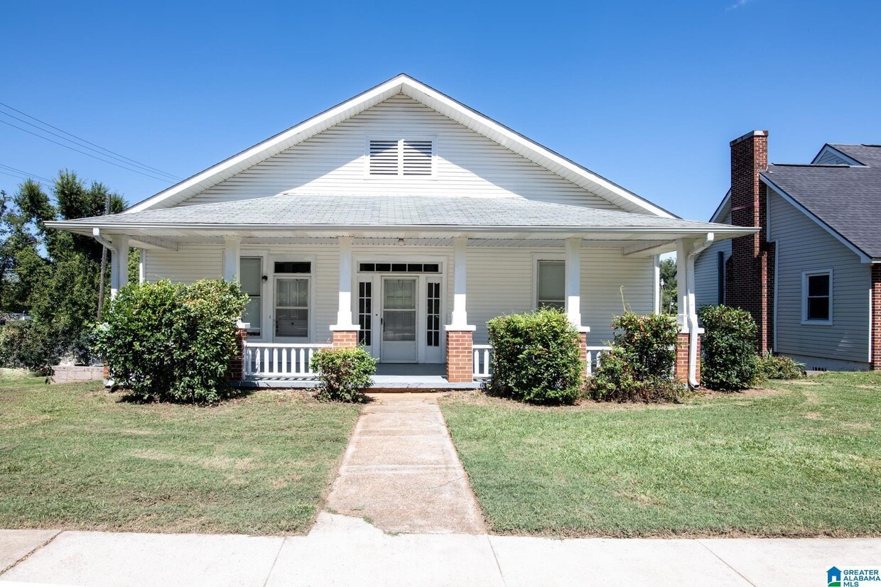 302 E Coffee St, Talladega, AL 35160 Townhome Rentals in Talladega AL