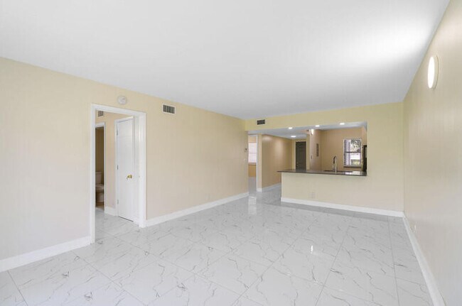 Building Photo - 4885  Lake Arjaro Drive 4809 West Palm Bea...