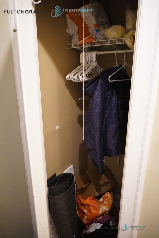 Building Photo - 537 W Eugenie St