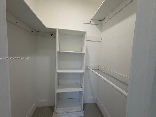 Foto del edificio - 501 NW 25th Ct