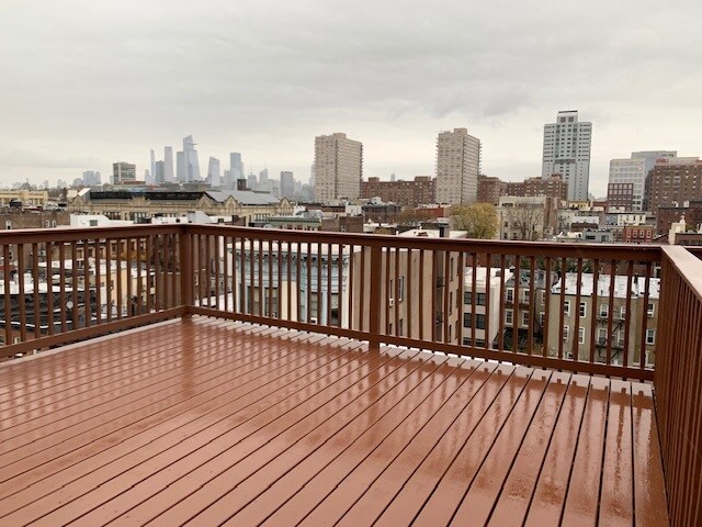 Primary Photo - 214 Park Ave