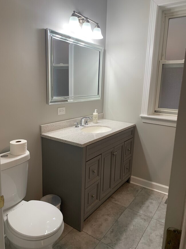 Foto del edificio - 2744 W Cortland St