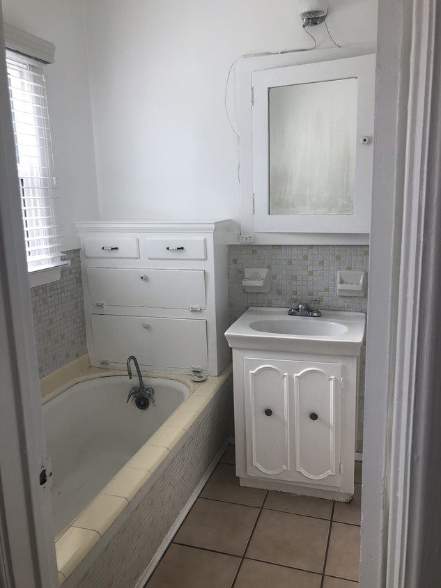 Baño - 510 W Holly Ave