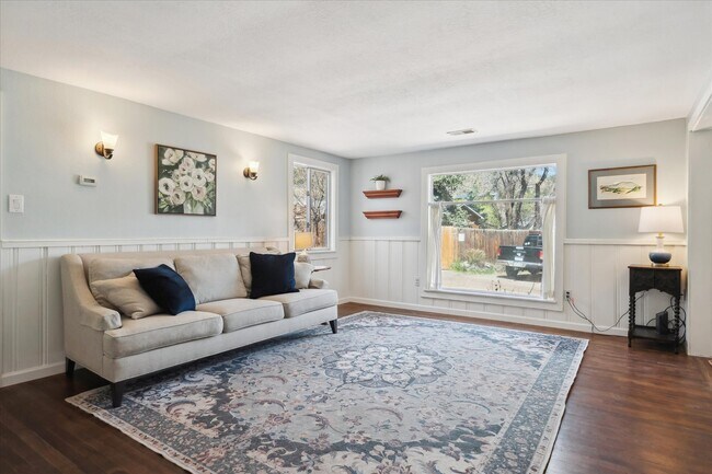 Foto del edificio - 2733 S Riverview Dr