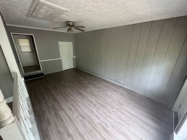 Building Photo - 143 Alton Dr