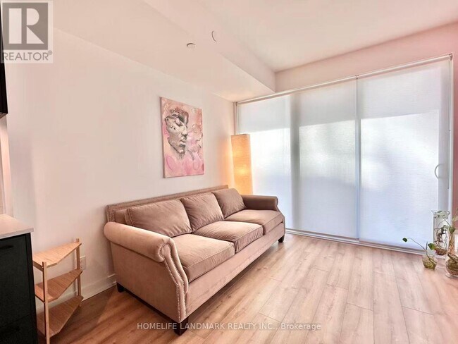 Photo du bâtiment - 135 E Liberty St