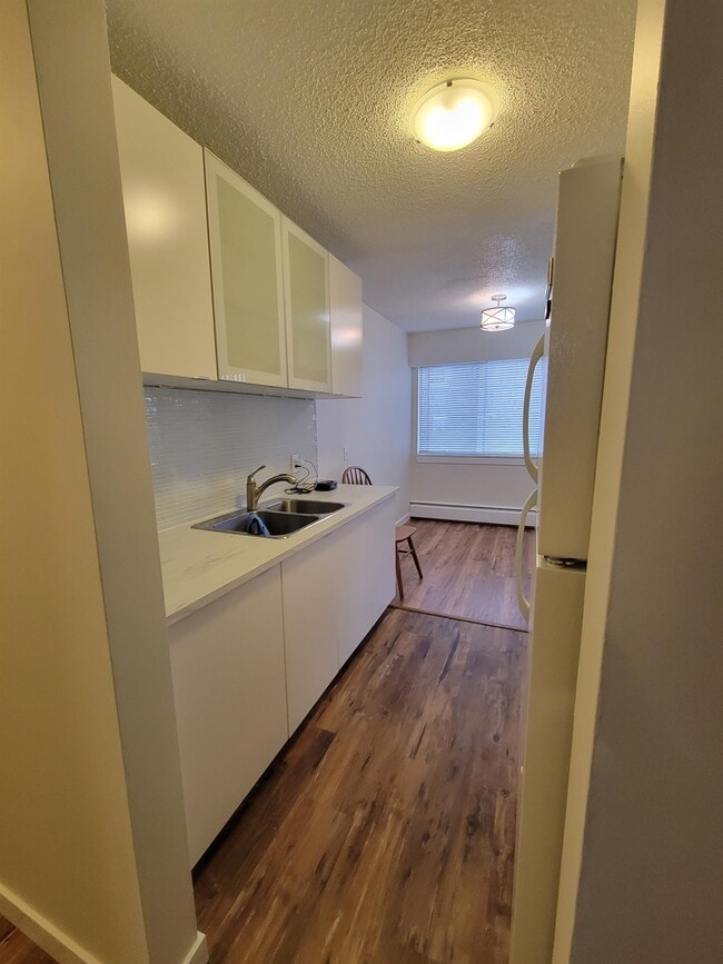 Building Photo - 1909-1909 Salton Rd