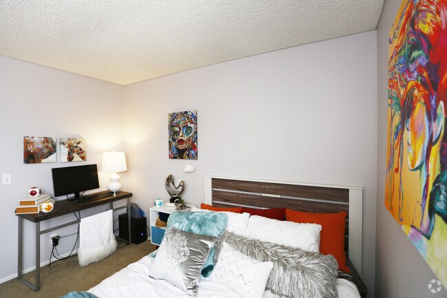 1HAB, 1BA - 578 ft² - Lake Balboa Townhomes