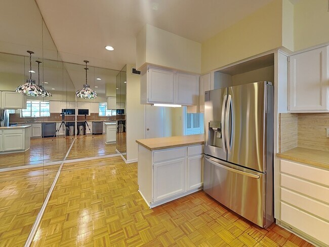 Foto del edificio - 6205 Greenway Rd