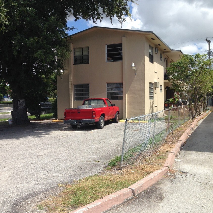 Foto del edificio - 2599 NW 13th St