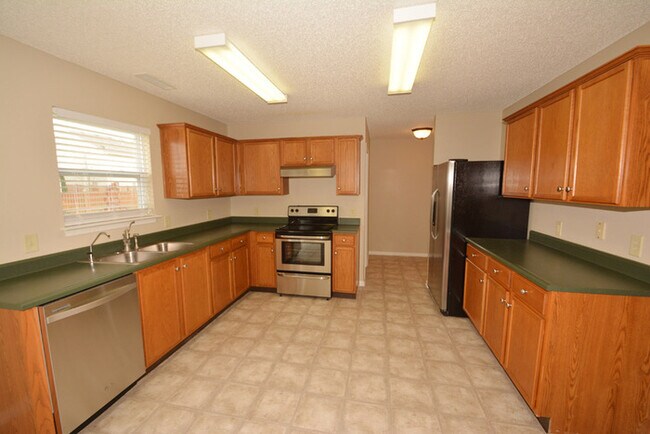 Building Photo - 4 Bedroom 2.5 bath in Fishers!