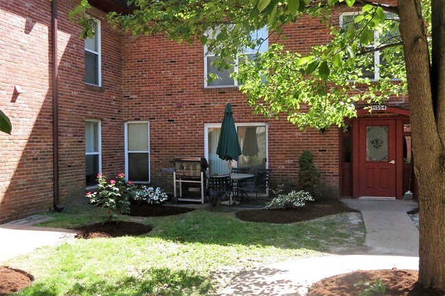 Building Photo - 11546 Concord Village Ave
