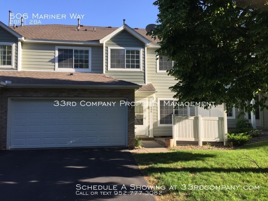 Primary Photo - Woodbury Townhome in Great Location!