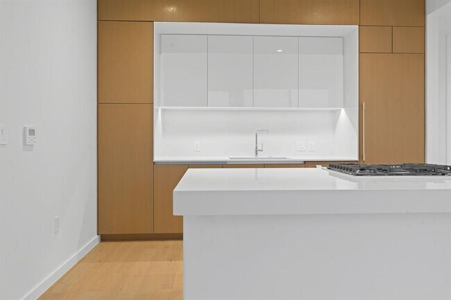 Foto del edificio - 313 W 17th St
