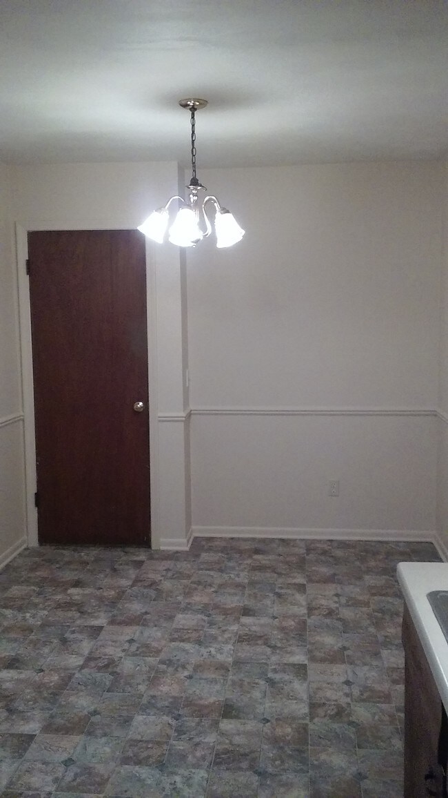 Foto del edificio - 4015 Burchfield Dr
