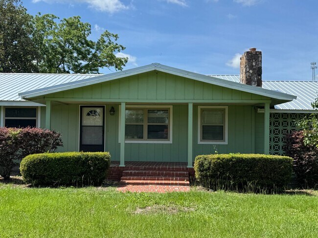 Foto del edificio - Newly renovated 3 Bedroom, 2 Bath home on CR 136