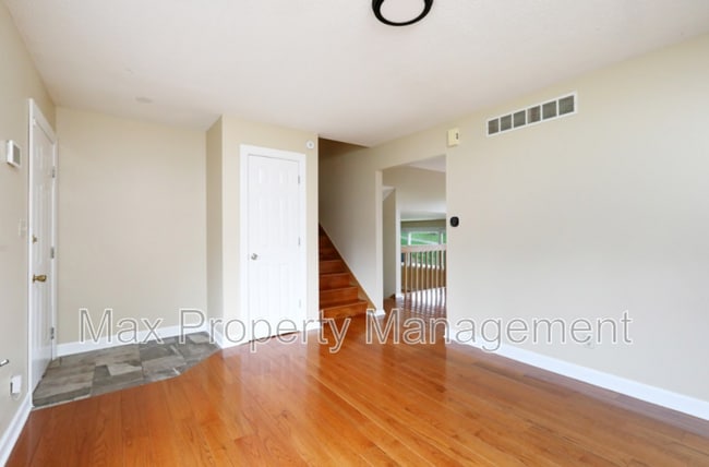 Building Photo - 6827 Hickory Ln