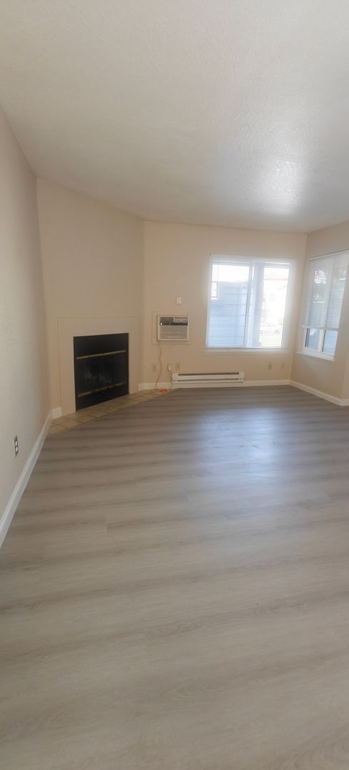 Foto del edificio - Bay Point, Excellent Location with 2 Bed 2...